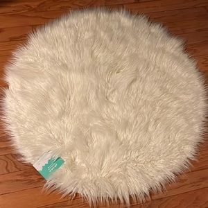 Pillowfort Round Faux Fur Accent Rug